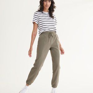 Reitmans NWOT - Loose Jogger in Green (Medium)